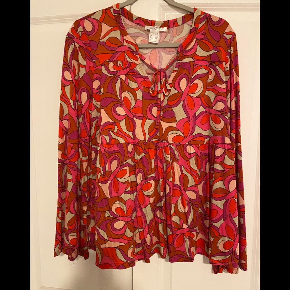 NWOT new Venus Geometric print bell sleeve top M
